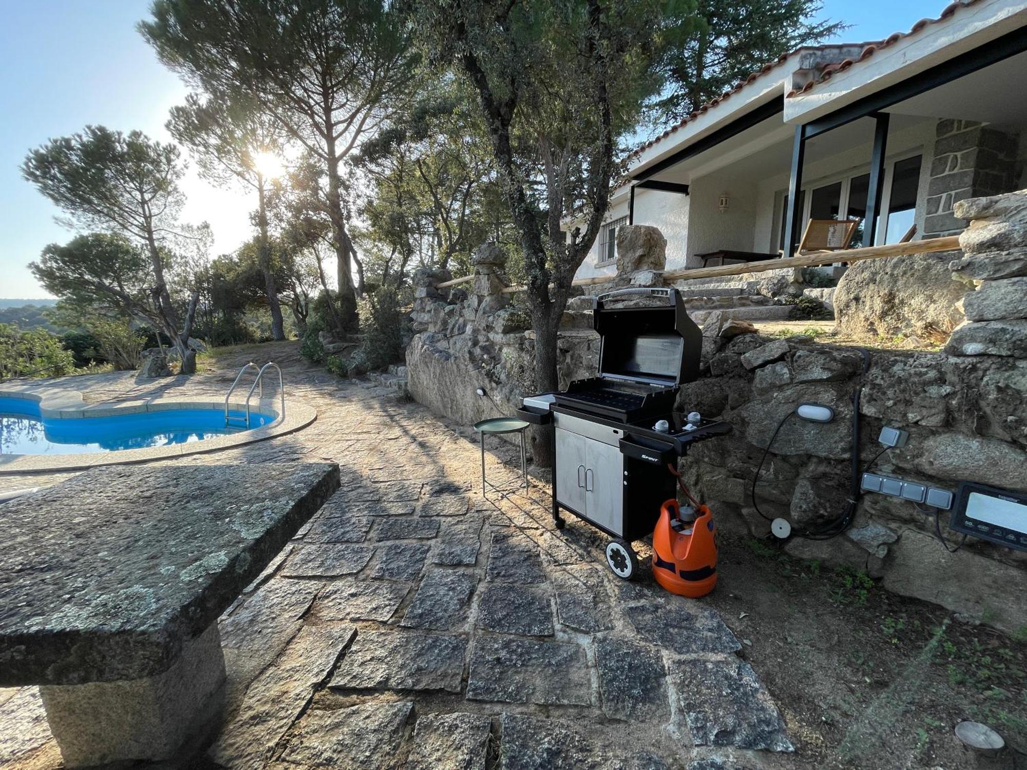 Chalet Con Piscina En Torrelodones Εξωτερικό φωτογραφία